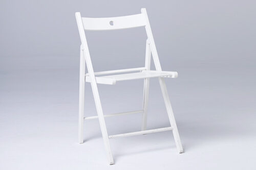 Silla blanca plegable