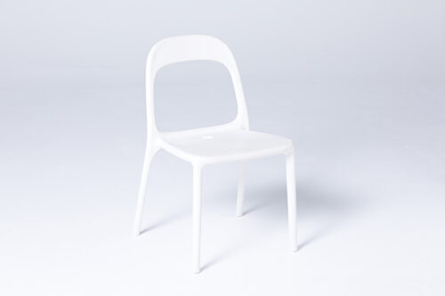 Silla blanca exterior