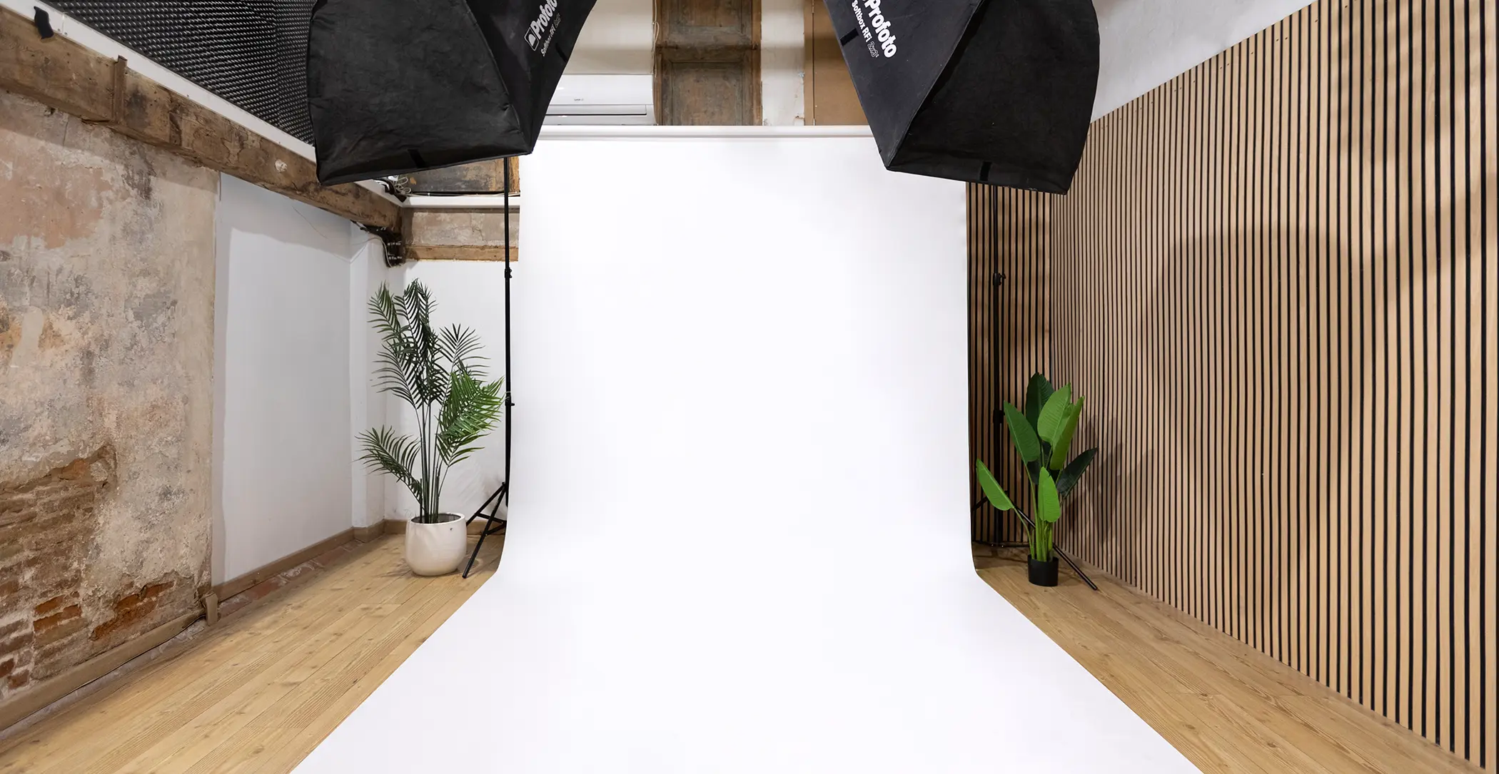 Set 4 RENTAL IN BARCELONA PHOTOS & VIDEO PODCAST studio