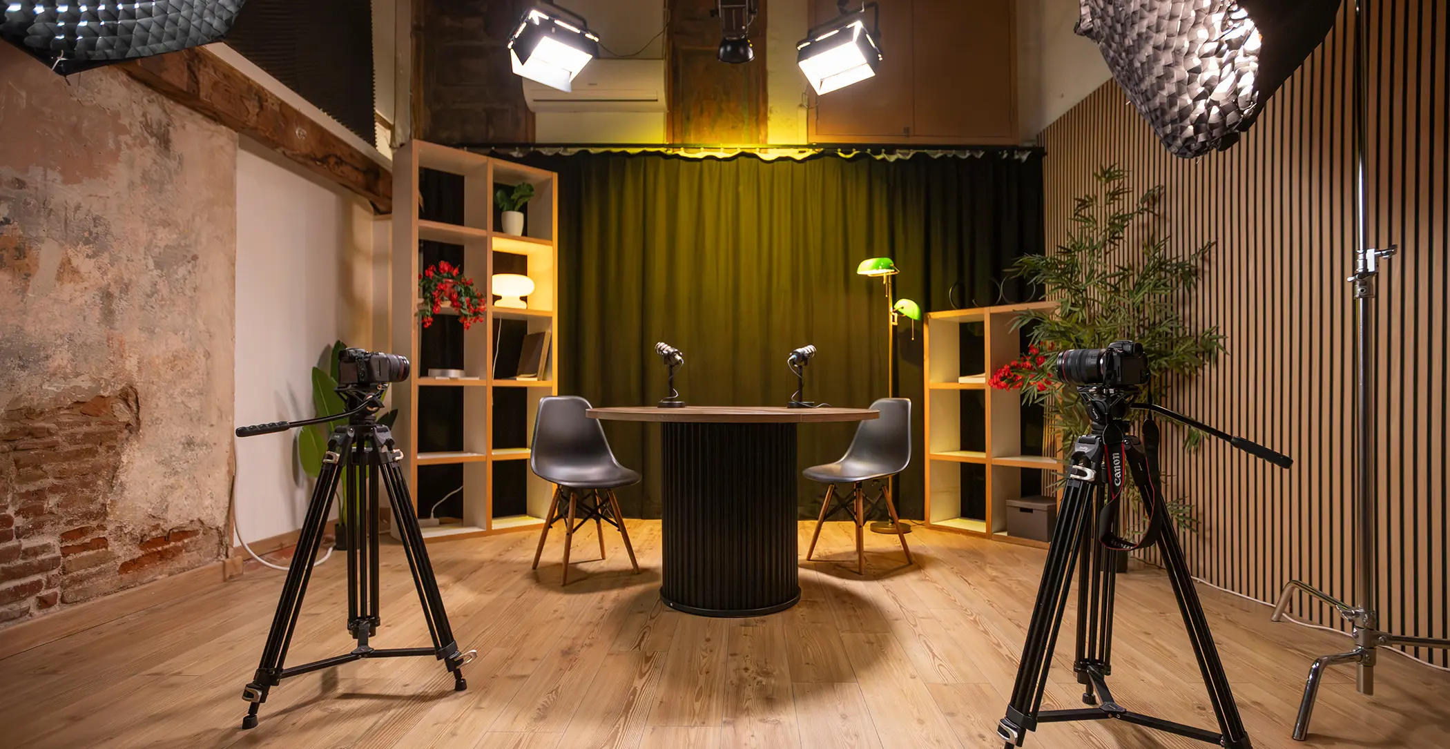 Plató 4 Alquiler de estudio grabación podcast y fotos&video