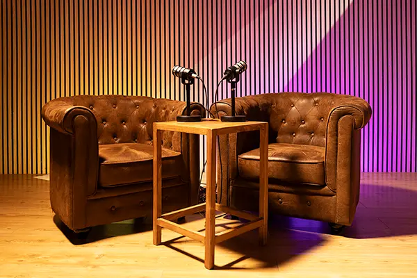 estudio de podcast con chester