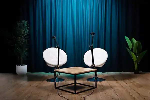 alquiler estudio podcast con fondo negro